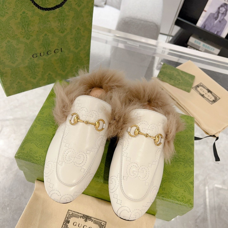 G*u*i slippers
